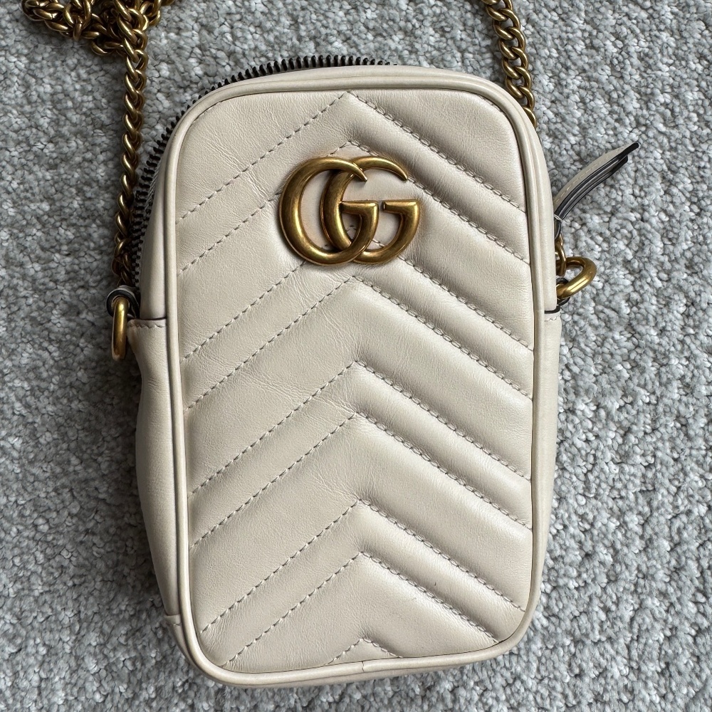 Gucci GG Marmont Vertical Phone Crossbody Bag Matelassé Leather Mini - Picture 4 of 15